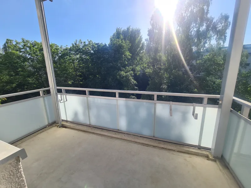 Women's shared apartment / furnished 25qm room w balcony / Frauen-WG-Zimmer möbliert 25 qm — photo 1